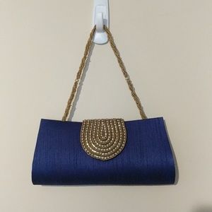 Vintage or vintage-inspired purse/bag clean!! :)